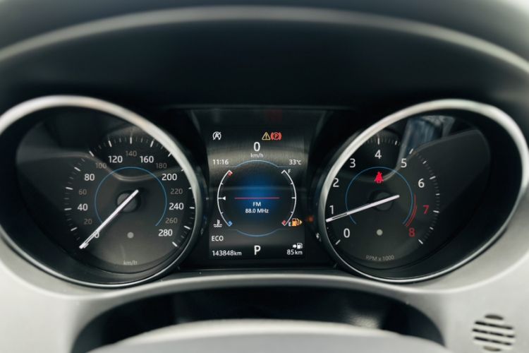 Used Jaguar F-PACE 2018 2.0T Four-Wheel Drive Urban Luxury Edition Odometer Close Up