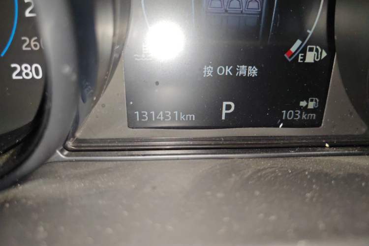 Used Jaguar F-PACE 2018 2.0T Four-Wheel Drive Urban Luxury Edition Odometer Close Up