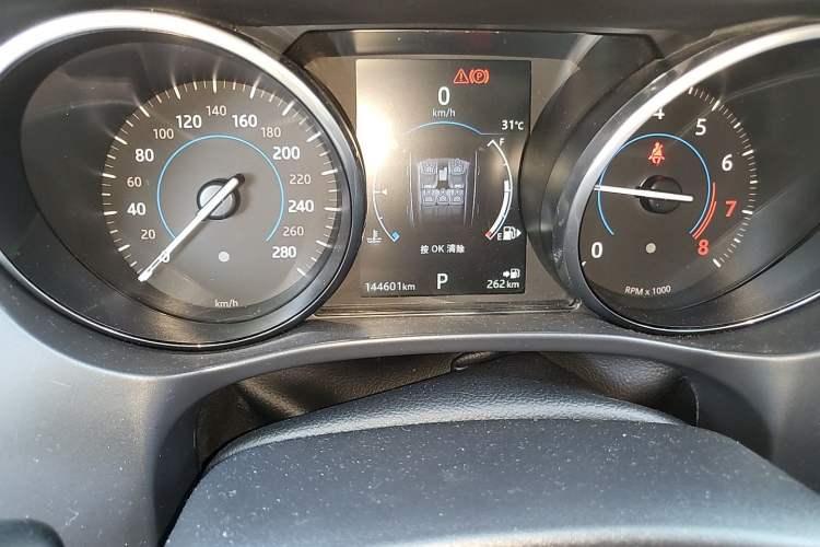 Used Jaguar F-PACE 2018 2.0T Four-Wheel Drive Urban Luxury Edition Odometer Close Up