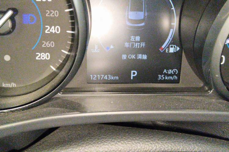 Used Jaguar F-PACE 2018 2.0T Four-Wheel Drive Urban Luxury Edition Odometer Close Up