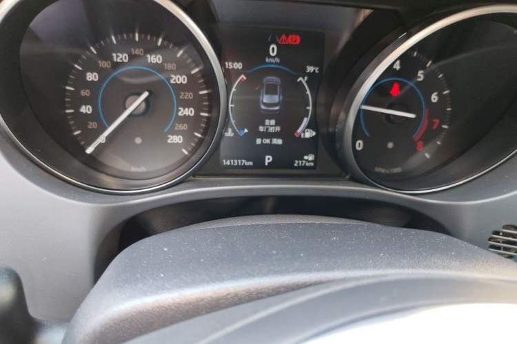 Used Jaguar F-PACE 2018 2.0T Four-Wheel Drive Urban Luxury Edition Odometer Close Up
