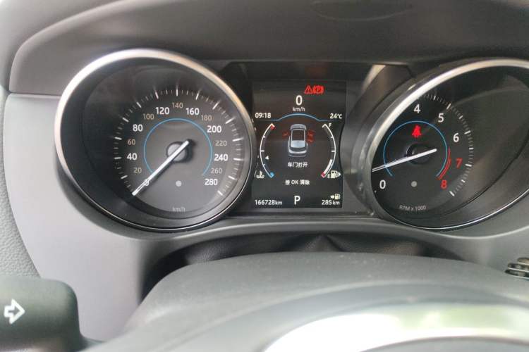 Used Jaguar F-PACE 2018 2.0T Four-Wheel Drive Urban Luxury Edition Odometer Close Up