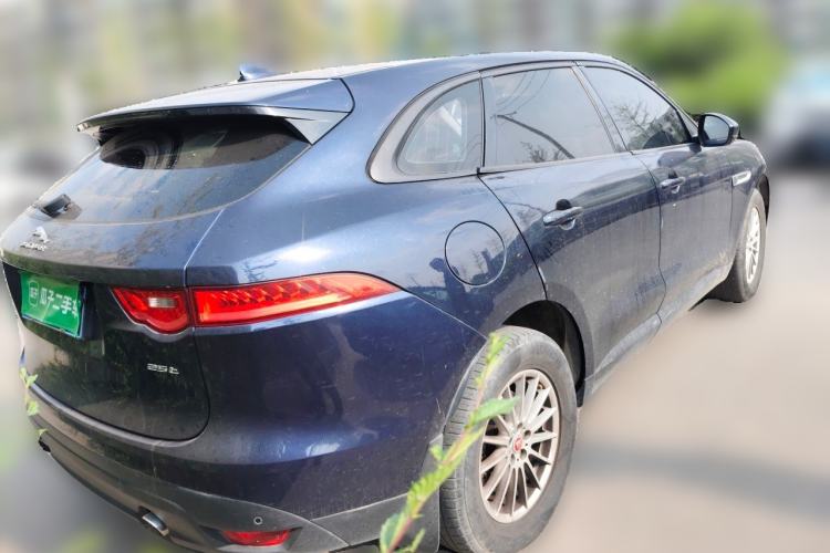 Used Jaguar F-PACE 2018 2.0T Two-Wheel Drive Urban Deluxe Edition Rear Right 45 Deg