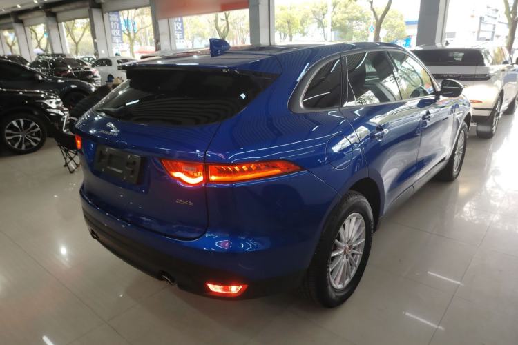 Used Jaguar F-PACE 2018 2.0T Two-Wheel Drive Urban Deluxe Edition Rear Right 45 Deg