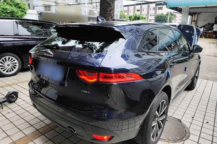 Used Jaguar F-PACE 2018 2.0T Two-Wheel Drive Urban Deluxe Edition Rear Right 45 Deg