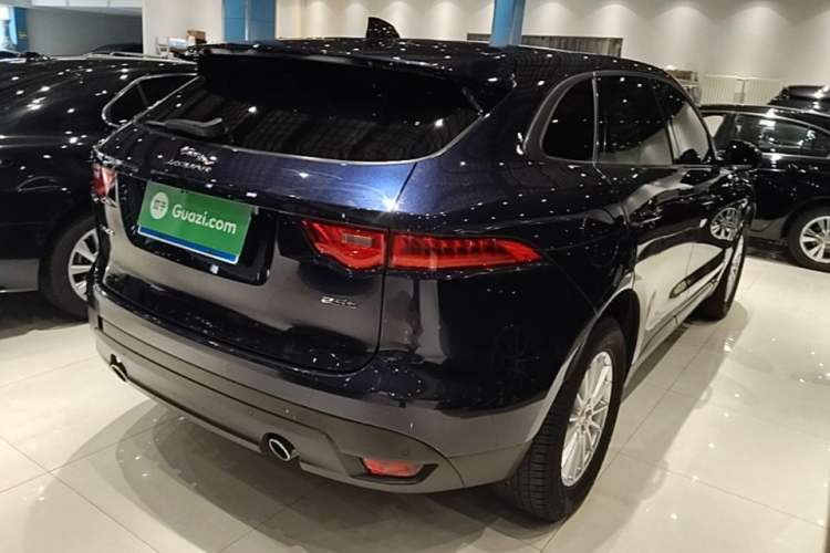 Used Jaguar F-PACE 2018 2.0T Two-Wheel Drive Urban Deluxe Edition Rear Right 45 Deg