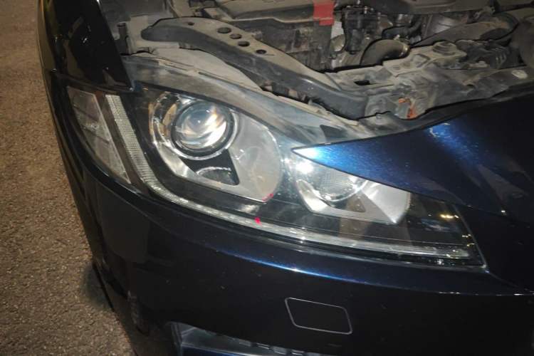 Used Jaguar F-PACE 2018 2.0T Two-Wheel Drive Urban Deluxe Edition Right Front Headlight