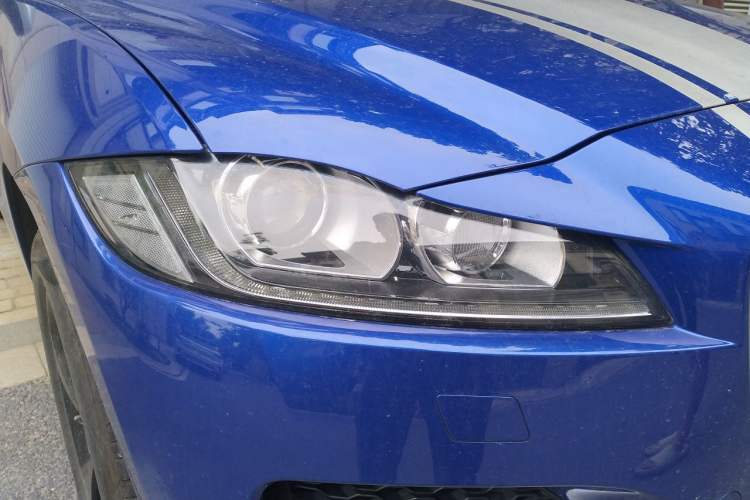 Used Jaguar F-PACE 2018 2.0T Four-Wheel Drive Urban Luxury Edition Right Front Headlight