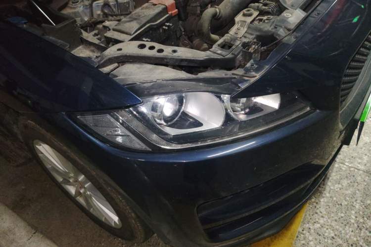 Used Jaguar F-PACE 2018 2.0T Four-Wheel Drive Urban Luxury Edition Right Front Headlight