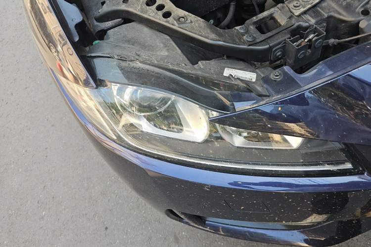 Used Jaguar F-PACE 2018 Restyled 2.0T All-Wheel-Drive R-Sport Sport Edition Right Front Headlight