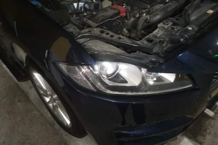 Used Jaguar F-PACE 2018 2.0T Four-Wheel Drive Urban Luxury Edition Right Front Headlight
