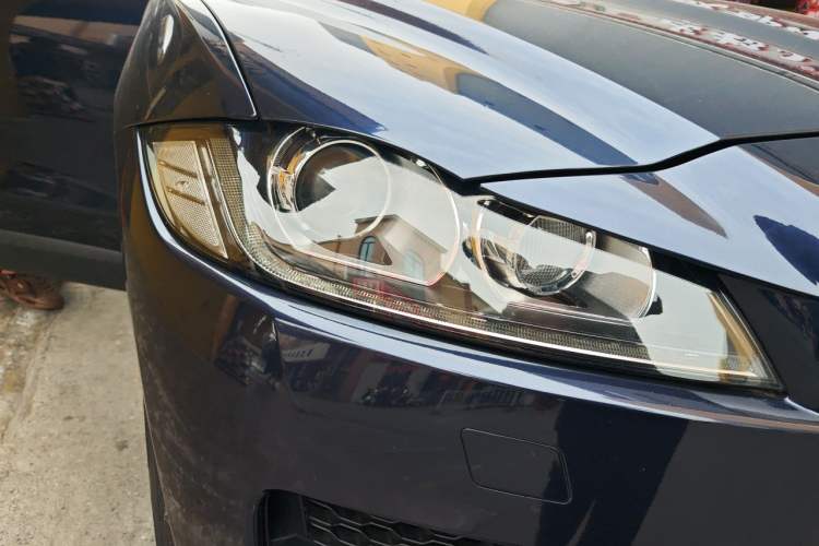 Used Jaguar F-PACE 2018 2.0T Four-Wheel Drive Urban Luxury Edition Right Front Headlight