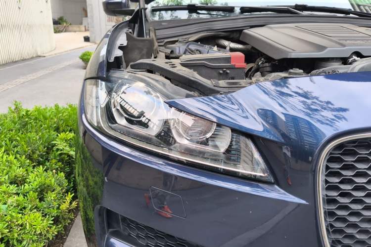 Used Jaguar F-PACE 2018 2.0T Four-Wheel Drive Urban Luxury Edition Right Front Headlight