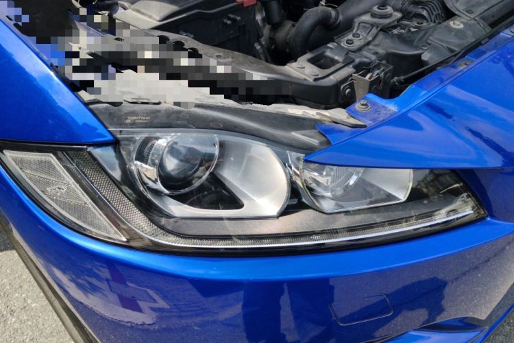 Used Jaguar F-PACE 2018 2.0T Two-Wheel Drive Urban Deluxe Edition Right Front Headlight