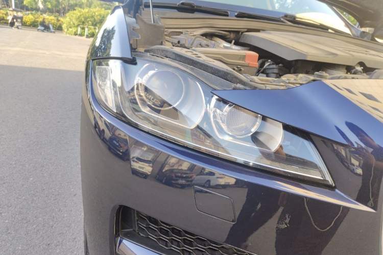 Used Jaguar F-PACE 2018 2.0T Four-Wheel Drive Urban Luxury Edition Right Front Headlight