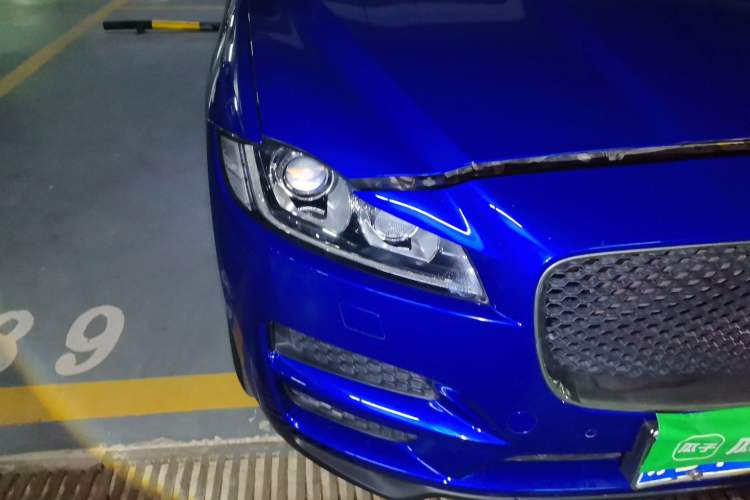 Used Jaguar F-PACE 2018 2.0T Two-Wheel Drive Urban Deluxe Edition Right Front Headlight