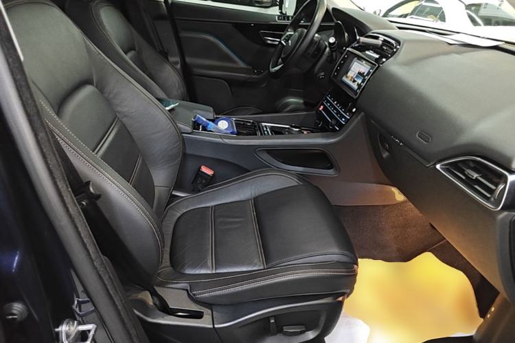 Used Jaguar F-PACE 2018 2.0T Two-Wheel Drive Urban Deluxe Edition Right Front Seat