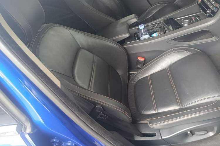 Used Jaguar F-PACE 2018 2.0T Four-Wheel Drive Urban Luxury Edition Right Front Seat