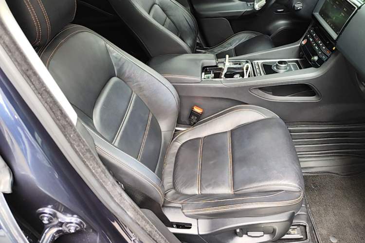 Used Jaguar F-PACE 2018 2.0T Two-Wheel Drive Urban Deluxe Edition Right Front Seat