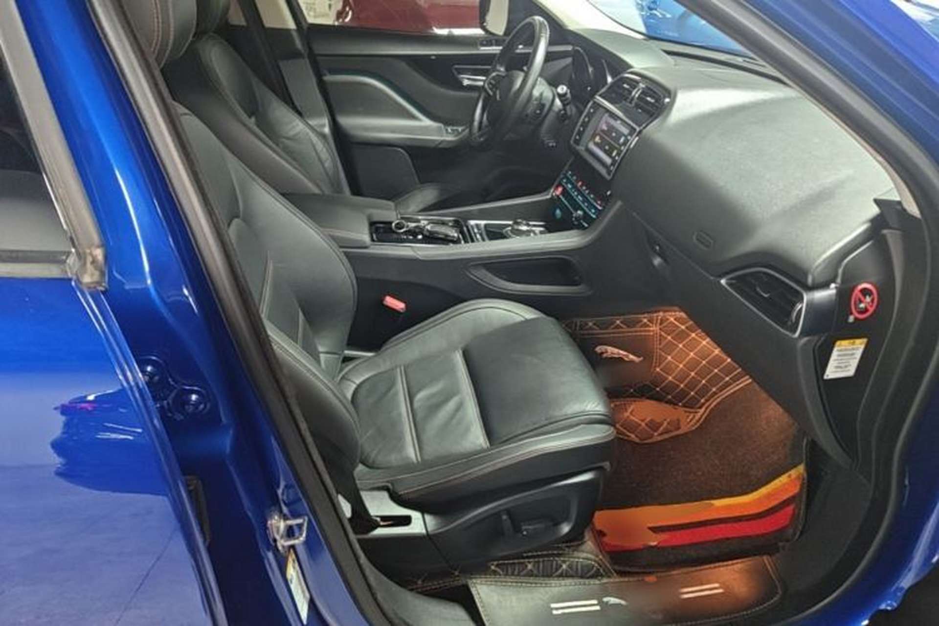 Used Jaguar F-PACE 2018 2.0T Four-Wheel Drive Urban Luxury Edition Right Front Seat