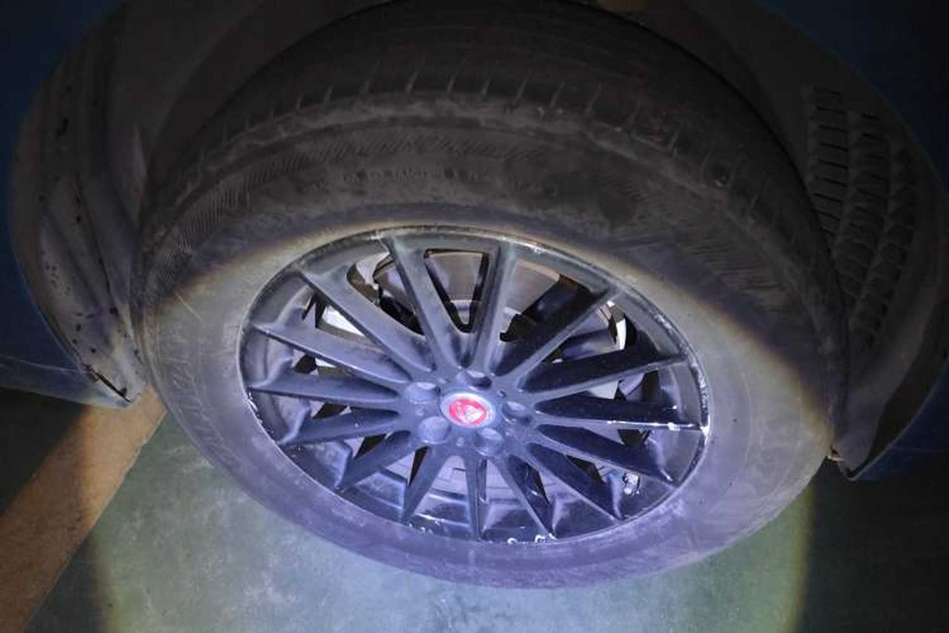 Used Jaguar F-PACE 2018 2.0T Four-Wheel Drive Urban Luxury Edition Right Front Wheel Hub