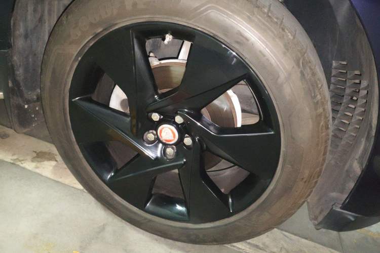 Used Jaguar F-PACE 2018 2.0T Four-Wheel Drive Urban Luxury Edition Right Front Wheel Hub