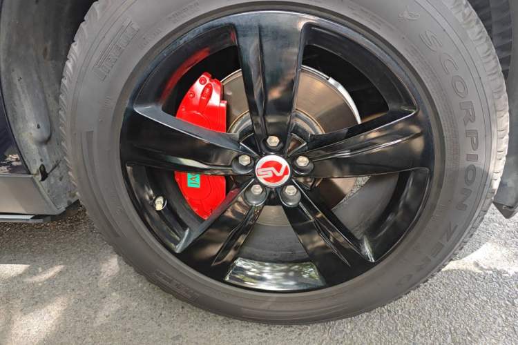 Used Jaguar F-PACE 2018 2.0T All-Wheel Drive R-Sport Sport Edition Right Front Wheel Hub