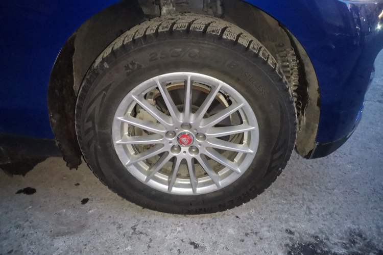 Used Jaguar F-PACE 2018 2.0T Four-Wheel Drive Urban Luxury Edition Right Front Wheel Hub