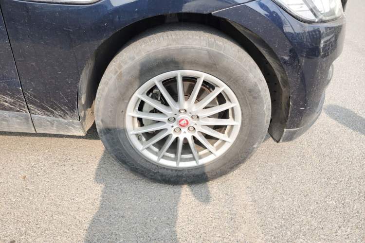 Used Jaguar F-PACE 2018 2.0T Two-Wheel Drive Urban Deluxe Edition Right Front Wheel Hub