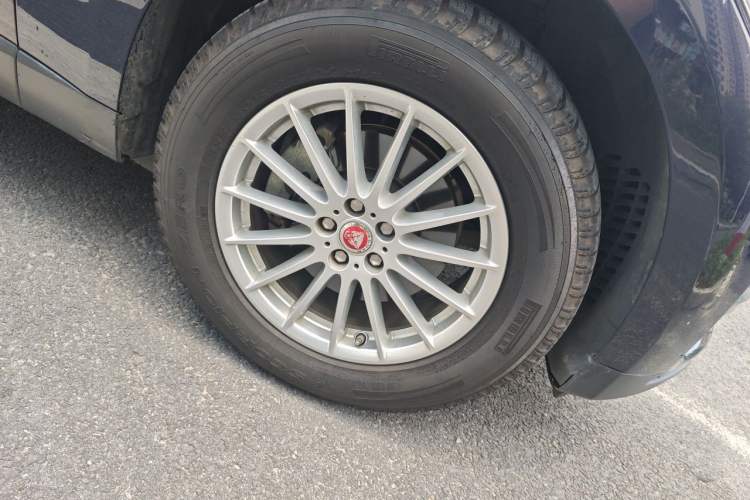 Used Jaguar F-PACE 2018 2.0T Four-Wheel Drive Urban Luxury Edition Right Front Wheel Hub