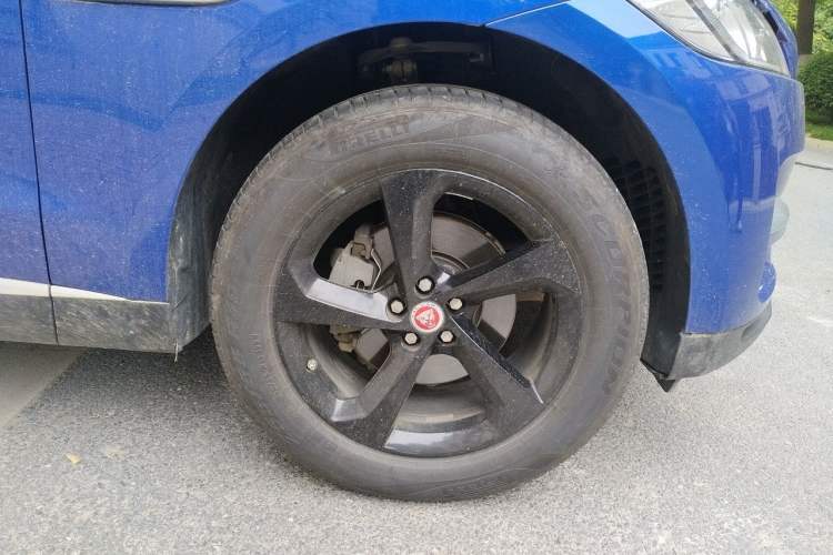 Used Jaguar F-PACE 2018 2.0T Four-Wheel Drive Urban Luxury Edition Right Front Wheel Hub