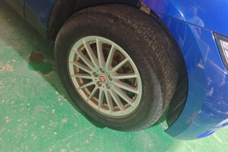 Used Jaguar F-PACE 2018 2.0T Two-Wheel Drive Urban Deluxe Edition Right Front Wheel Hub