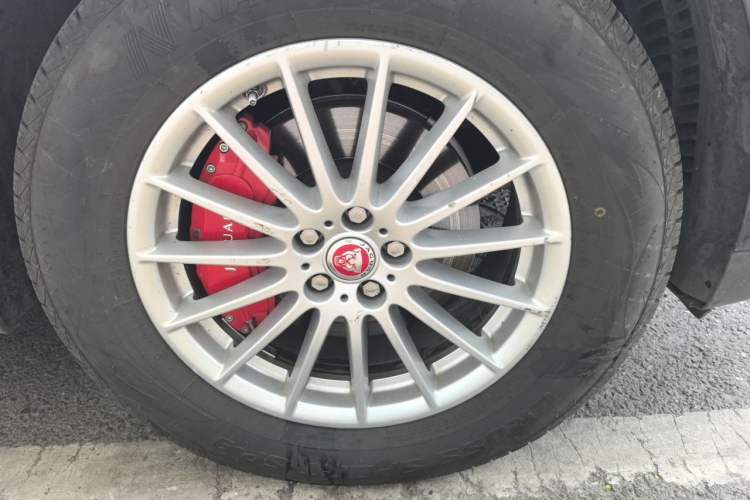 Used Jaguar F-PACE 2018 2.0T Four-Wheel Drive Urban Luxury Edition Right Front Wheel Hub