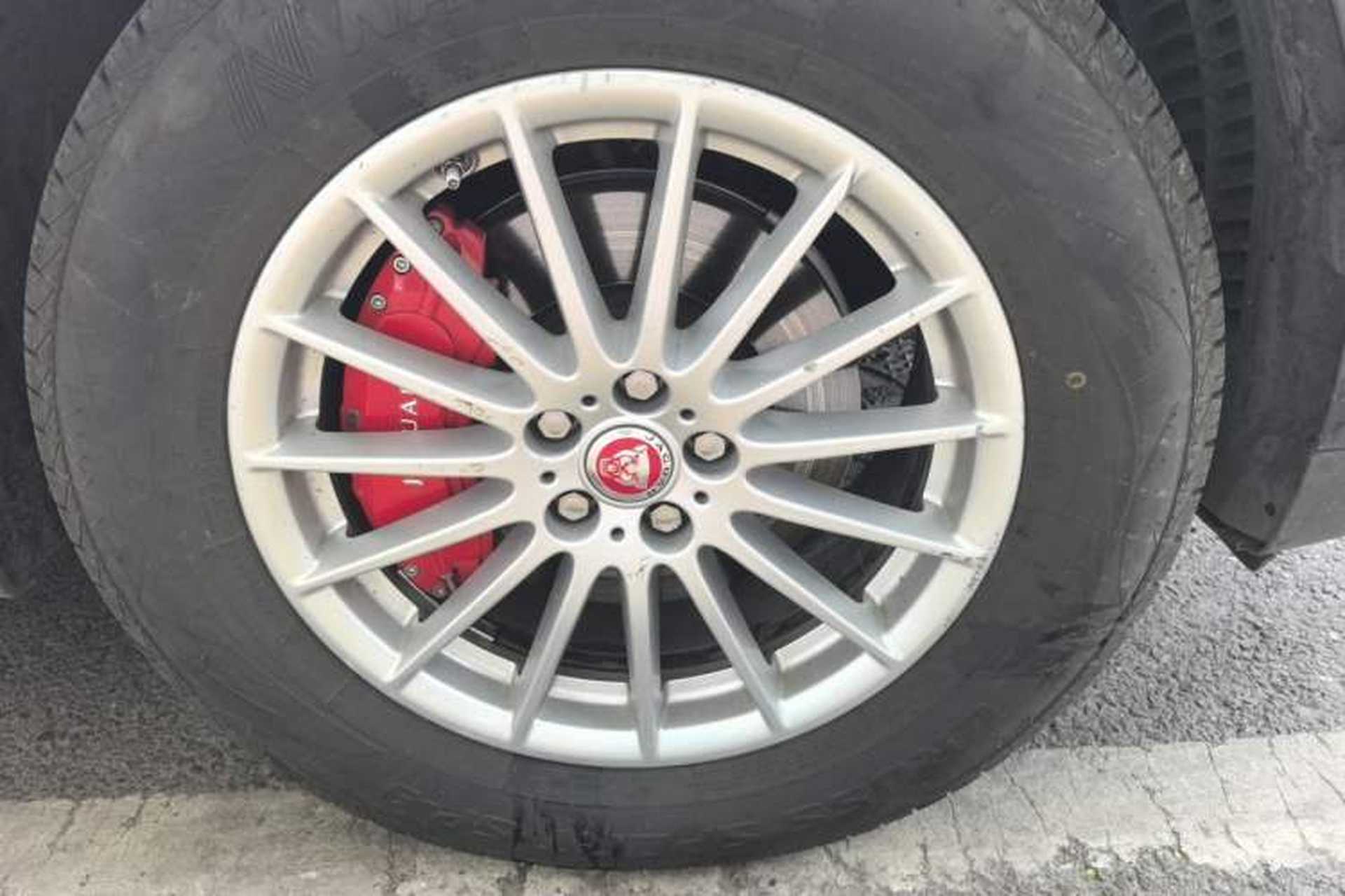 Used Jaguar F-PACE 2018 2.0T Four-Wheel Drive Urban Luxury Edition Right Front Wheel Hub