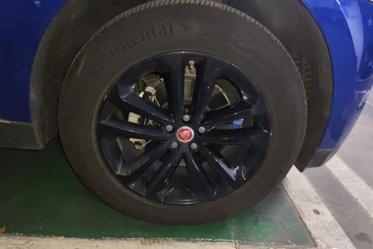 Used Jaguar F-PACE 2018 2.0T Two-Wheel Drive Urban Deluxe Edition Right Front Wheel Hub