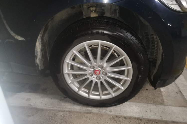 Used Jaguar F-PACE 2018 2.0T Four-Wheel Drive Urban Luxury Edition Right Front Wheel Hub