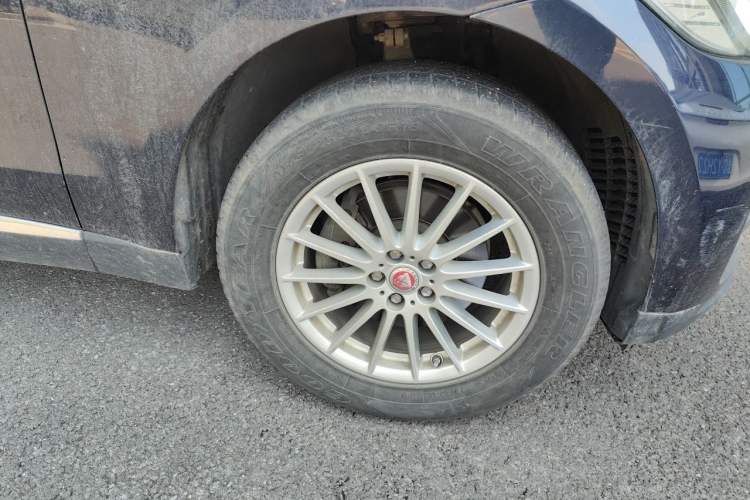 Used Jaguar F-PACE 2018 2.0T Two-Wheel Drive Urban Deluxe Edition Right Front Wheel Hub