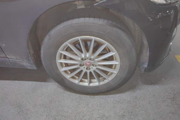 Used Jaguar F-PACE 2018 2.0T Four-Wheel Drive Urban Luxury Edition Right Front Wheel Hub
