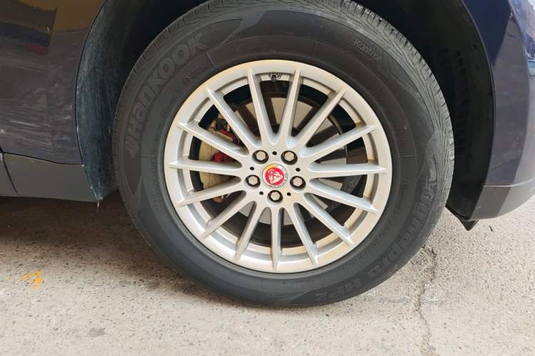 Used Jaguar F-PACE 2018 2.0T Four-Wheel Drive Urban Luxury Edition Right Front Wheel Hub
