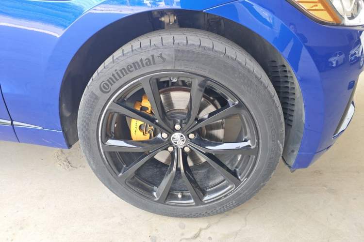 Used Jaguar F-PACE 2018 Restyled 2.0T All-Wheel-Drive R-Sport Sport Edition Right Front Wheel Hub