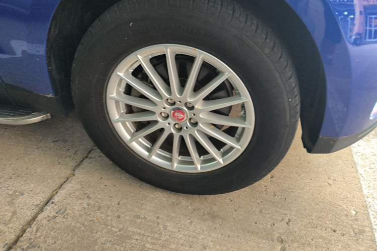 Used Jaguar F-PACE 2018 2.0T Four-Wheel Drive Urban Luxury Edition Right Front Wheel Hub