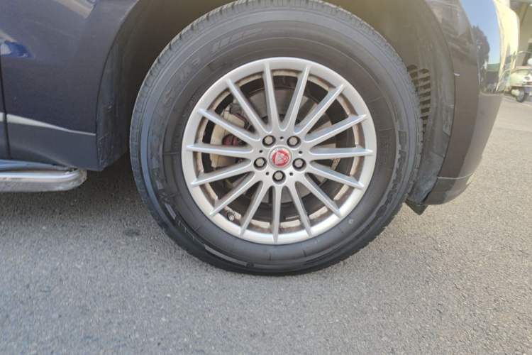Used Jaguar F-PACE 2018 2.0T Four-Wheel Drive Urban Luxury Edition Right Front Wheel Hub