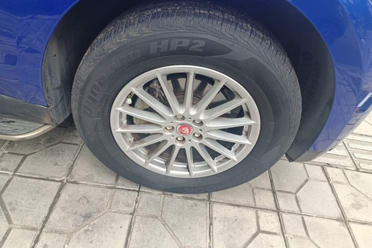 Used Jaguar F-PACE 2018 2.0T Four-Wheel Drive Urban Luxury Edition Right Front Wheel Hub