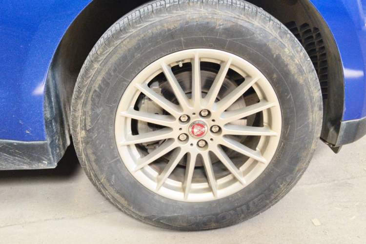 Used Jaguar F-PACE 2018 2.0T Four-Wheel Drive Urban Luxury Edition Right Front Wheel Hub