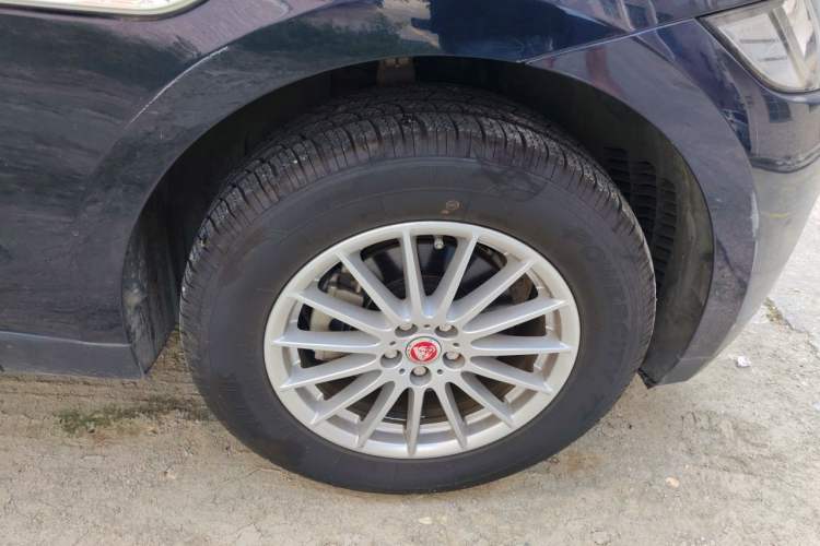 Used Jaguar F-PACE 2018 2.0T Four-Wheel Drive Urban Luxury Edition Right Front Wheel Hub