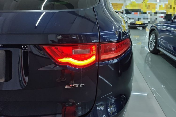Used Jaguar F-PACE 2018 2.0T Two-Wheel Drive Urban Deluxe Edition Right Rear Taillight