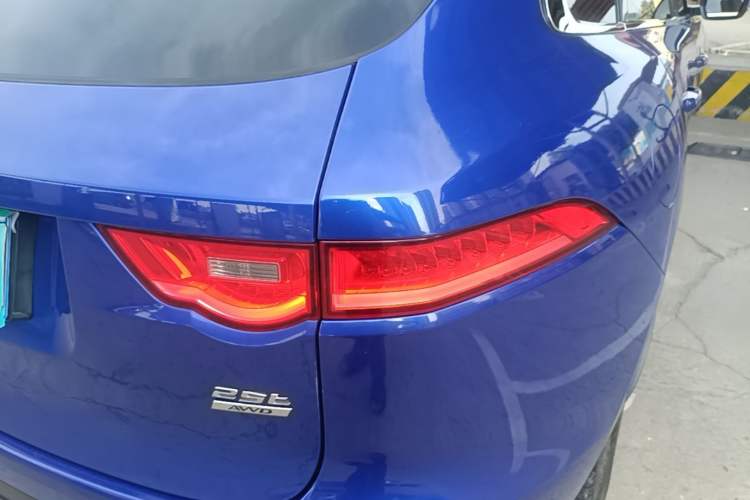 Used Jaguar F-PACE 2018 2.0T Four-Wheel Drive Urban Luxury Edition Right Rear Taillight