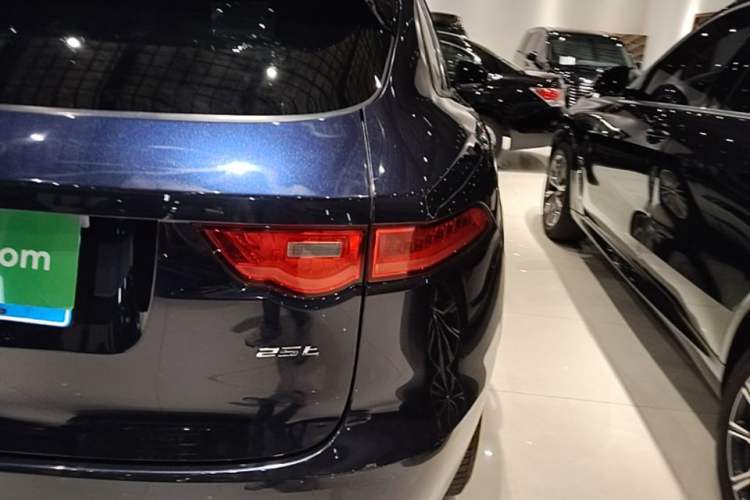 Used Jaguar F-PACE 2018 2.0T Two-Wheel Drive Urban Deluxe Edition Right Rear Taillight