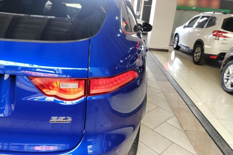 Used Jaguar F-PACE 2018 2.0T Four-Wheel Drive Urban Luxury Edition Right Rear Taillight