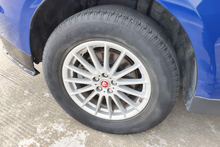 Used Jaguar F-PACE 2018 2.0T Two-Wheel Drive Urban Deluxe Edition Right Rear Wheel Hub